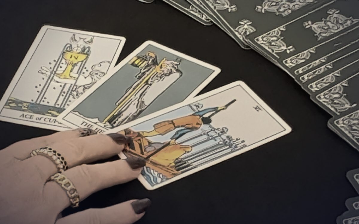 Tarotkarte Der Eremit im Kerzenlicht