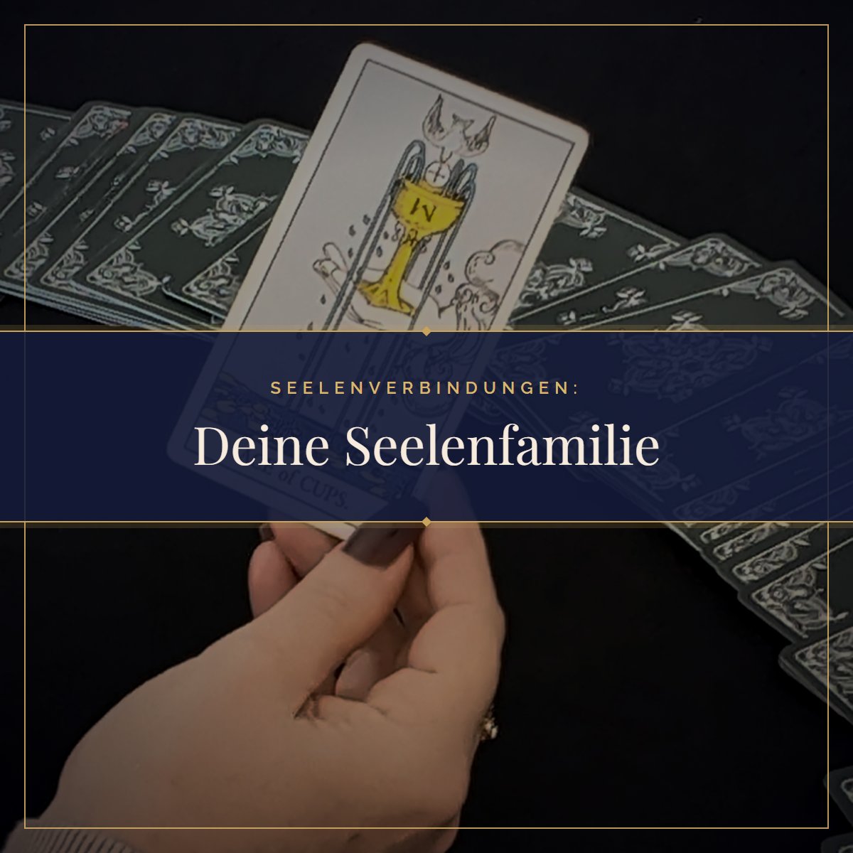 Seelenfamilie: Warum dir manche Menschen sofort vertraut sind: Tarotkarten im Kerzenlicht